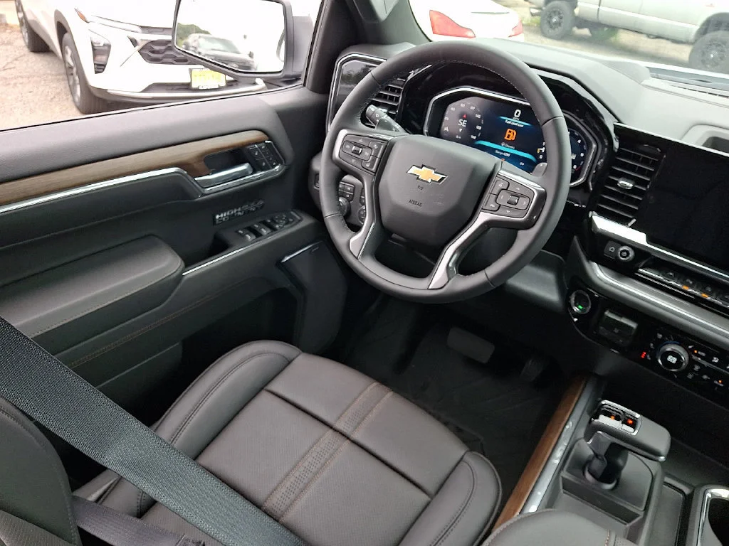 New 2026 Polar White Tricoat Chevrolet High Country image 10