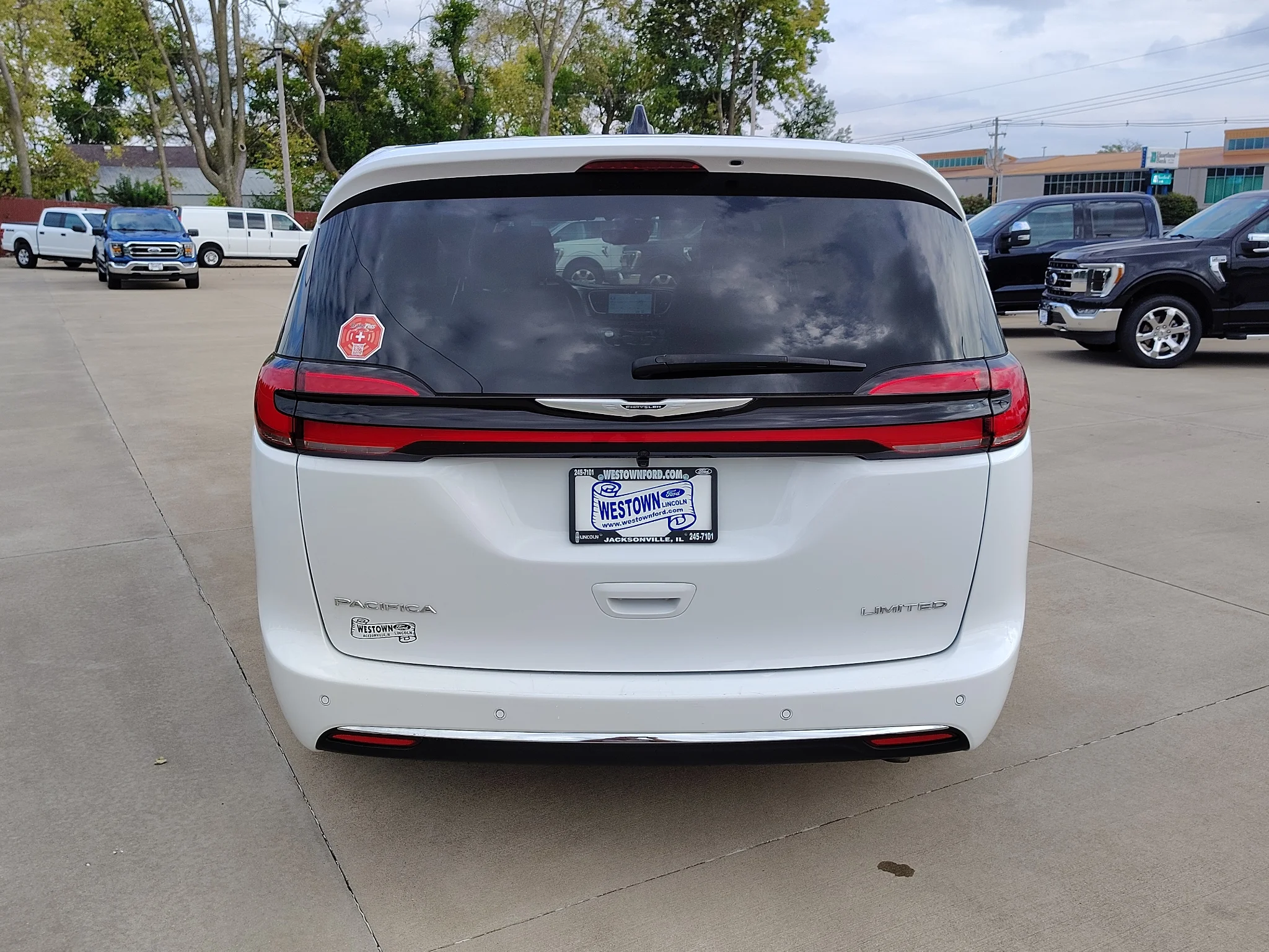Used 2026 Bright White Clearcoat Chrysler Limited image 4