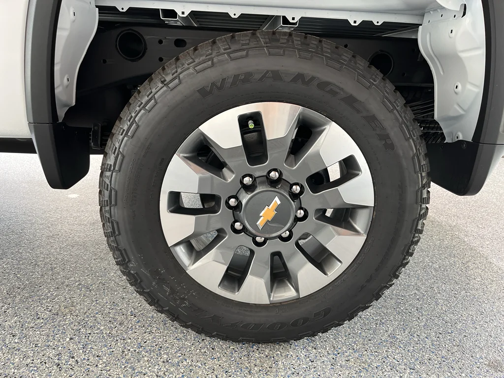 New 2026 Summit White Chevrolet Custom image 29
