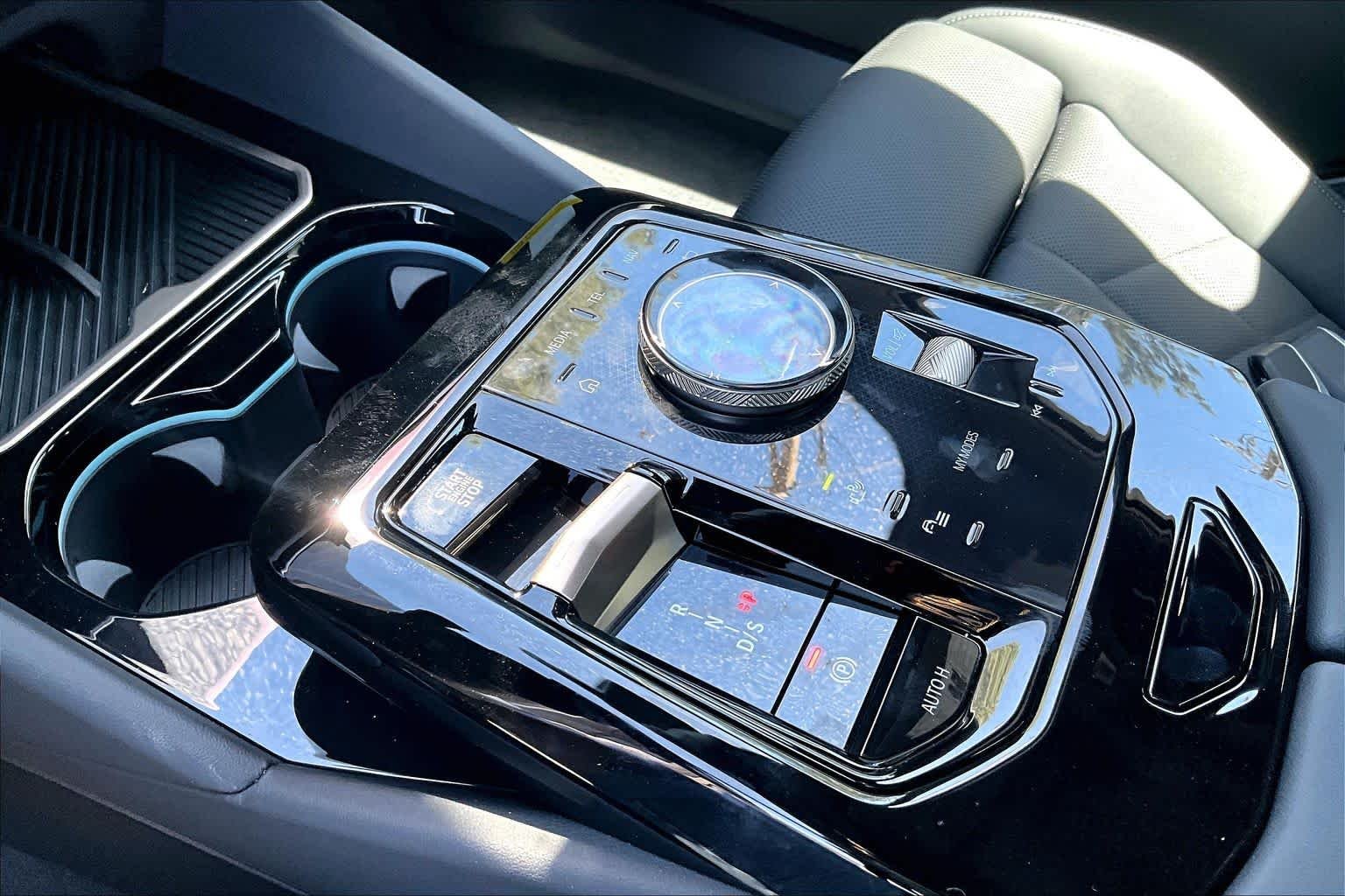 New 2027 Black Sapphire Metallic BMW 540i xDrive image 7