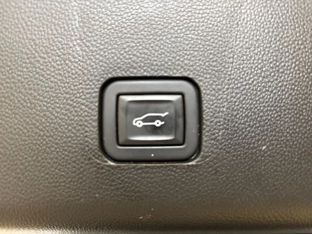 Used 2023 White Chevrolet RS image 27