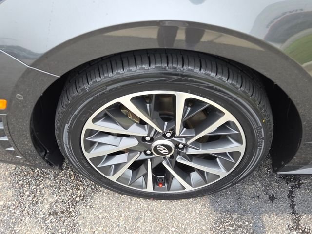 Used 2022 Gray Hyundai Limited image 5