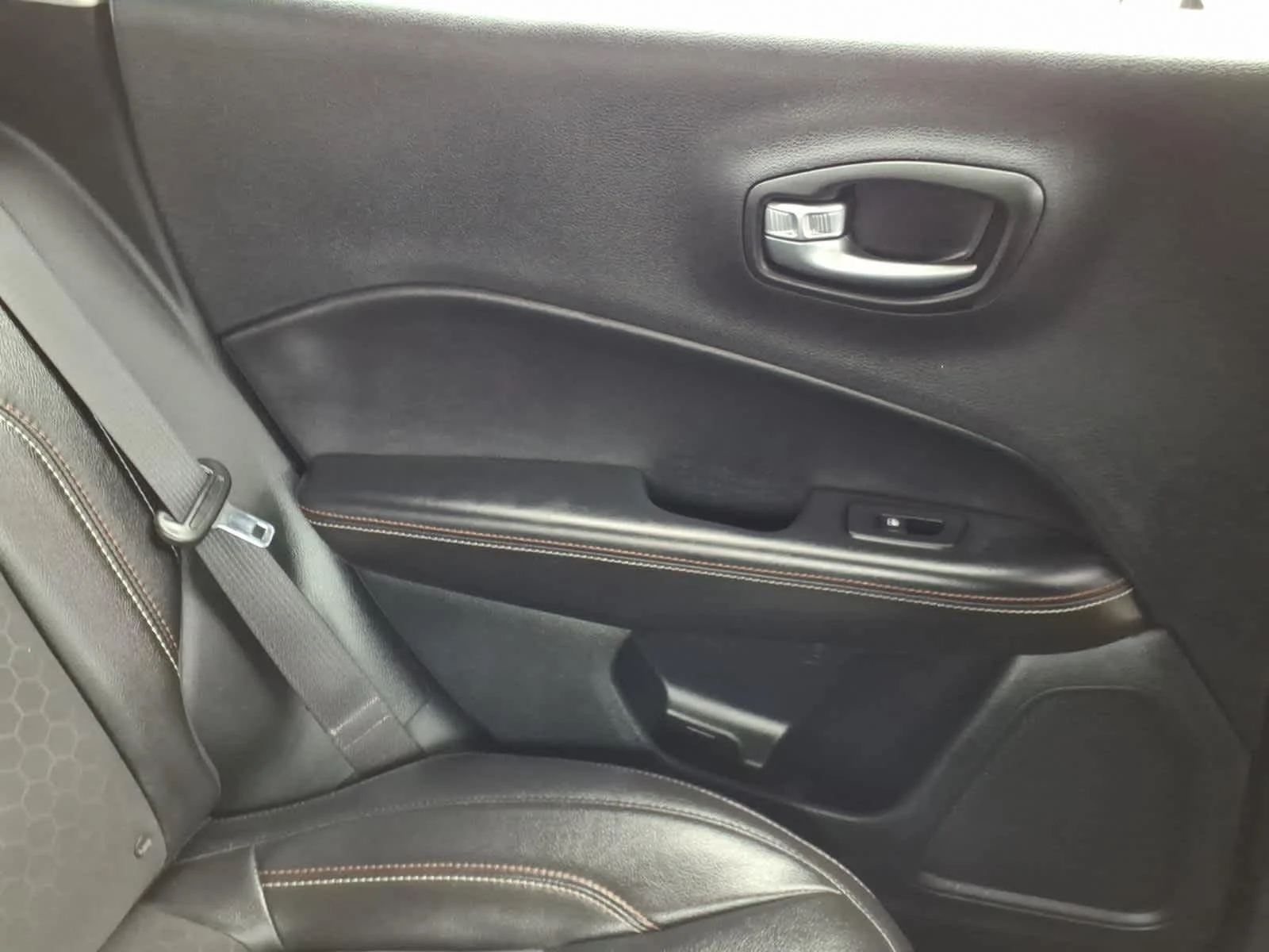 Certified Used 2020 Jazz Blue Pearlcoat Jeep Latitude image 21