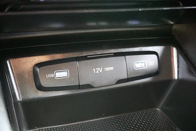 Used 2024 White Hyundai SE image 28