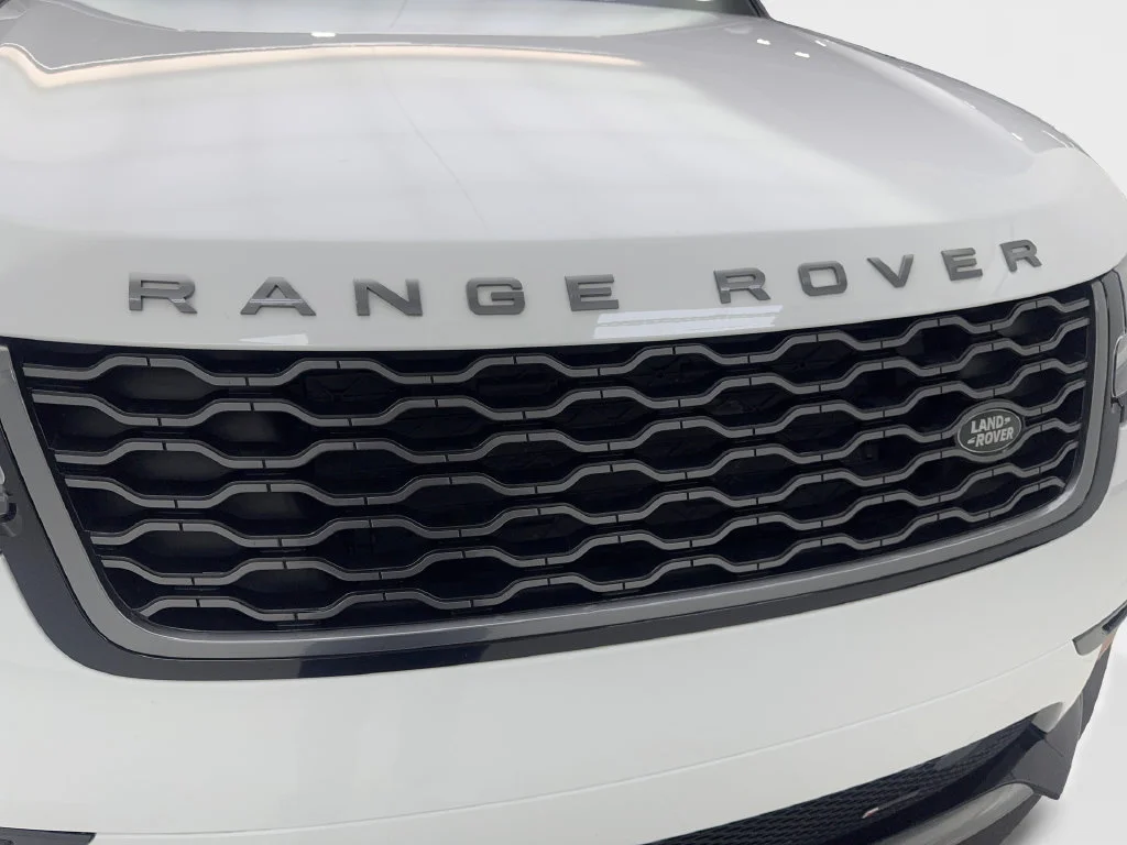 Used 2023 White Land Rover R-Dynamic S image 29