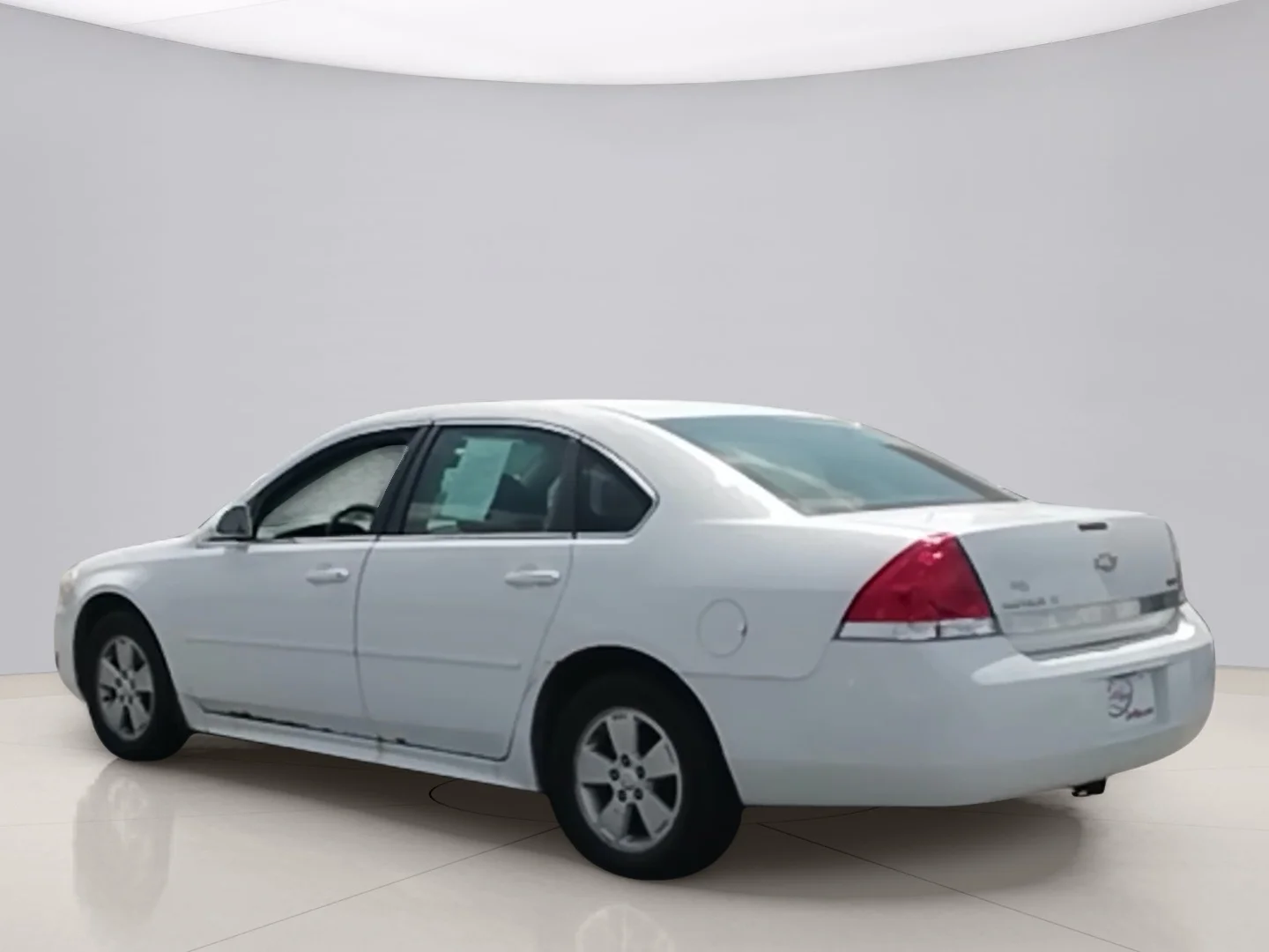 Used 2010 White Chevrolet LT image 3