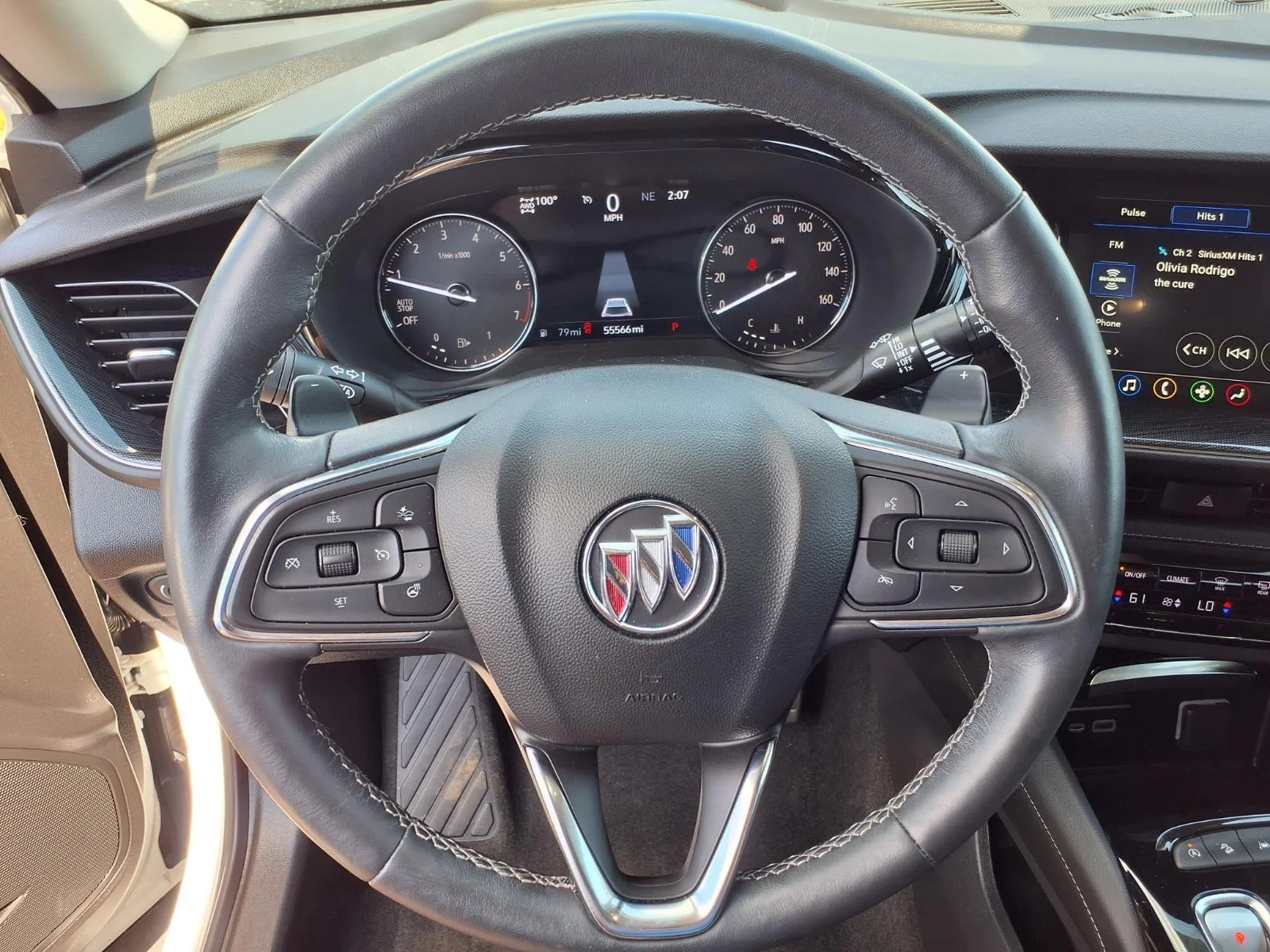 Used 2023 Summit White Buick Essence image 10