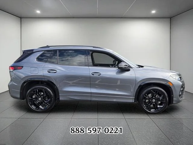 Certified Used 2025 Platinum Gray Metallic Volkswagen 2.0T SE R-LINE BLACK image 6