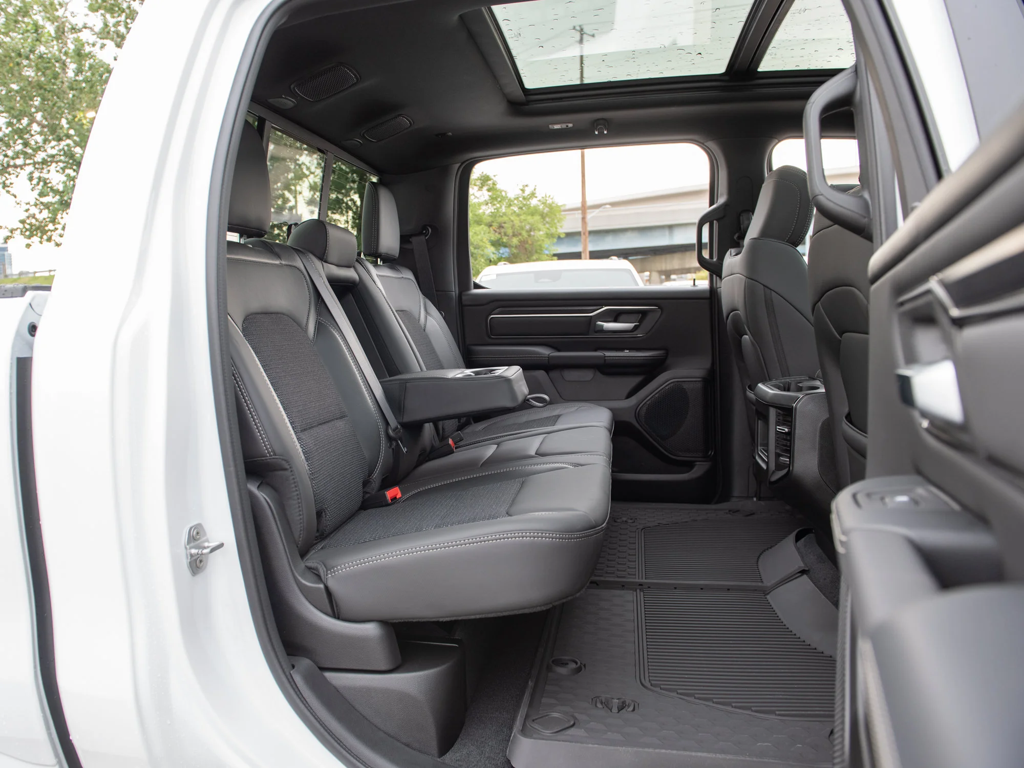 New 2026 White RAM Sport* Crew Cab 4x4, Panoramic Sunroof, 3.92 Rear Axle, Heated Seats/Wheel image 26