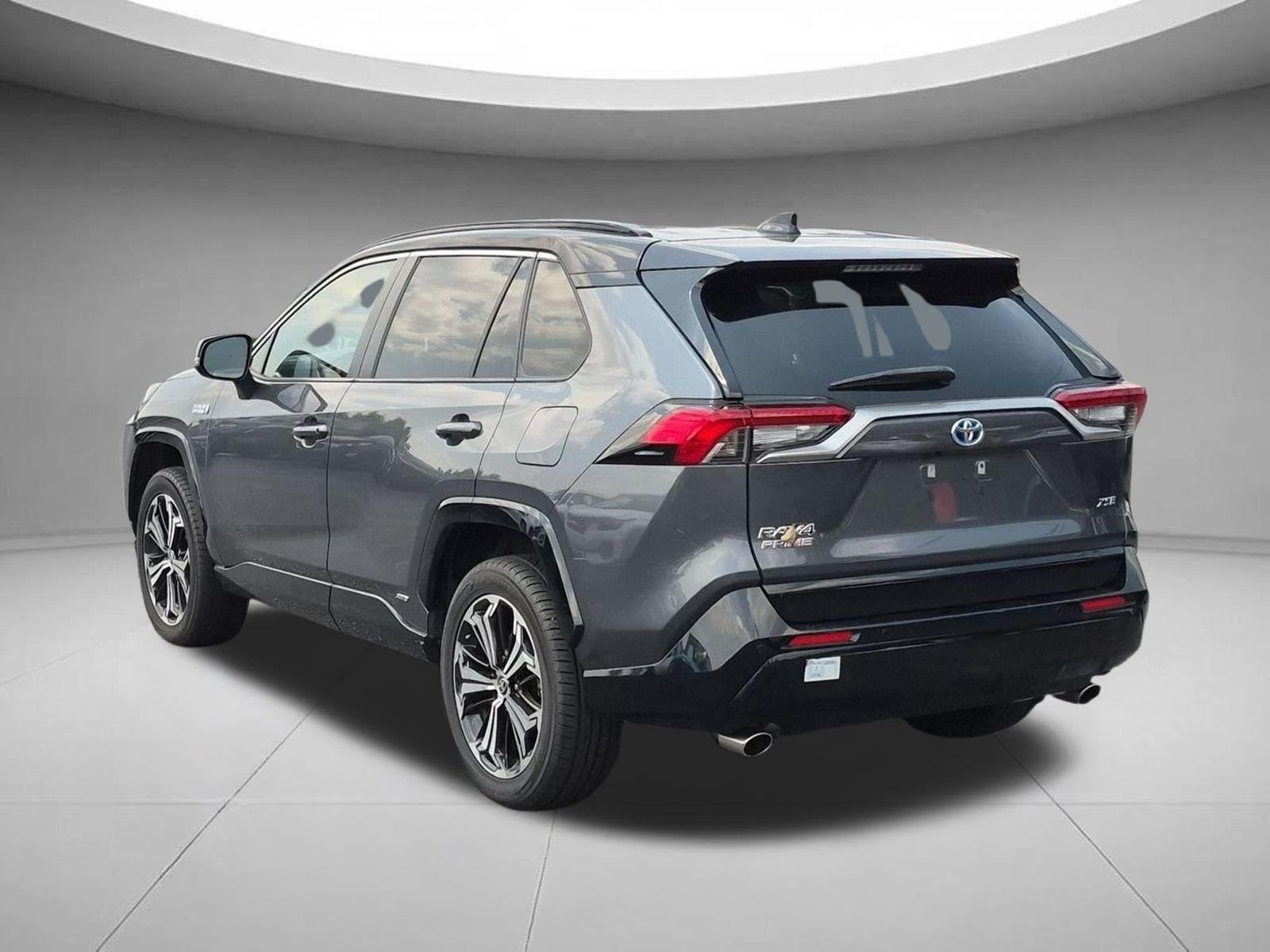 Used 2022  Toyota XSE image 3