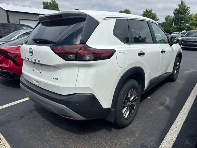 Used 2023 White Nissan S image 4