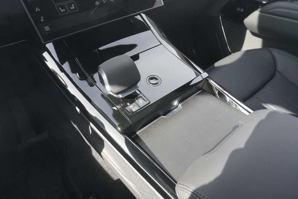 New 2026 Carpathian Grey Land Rover SE image 14