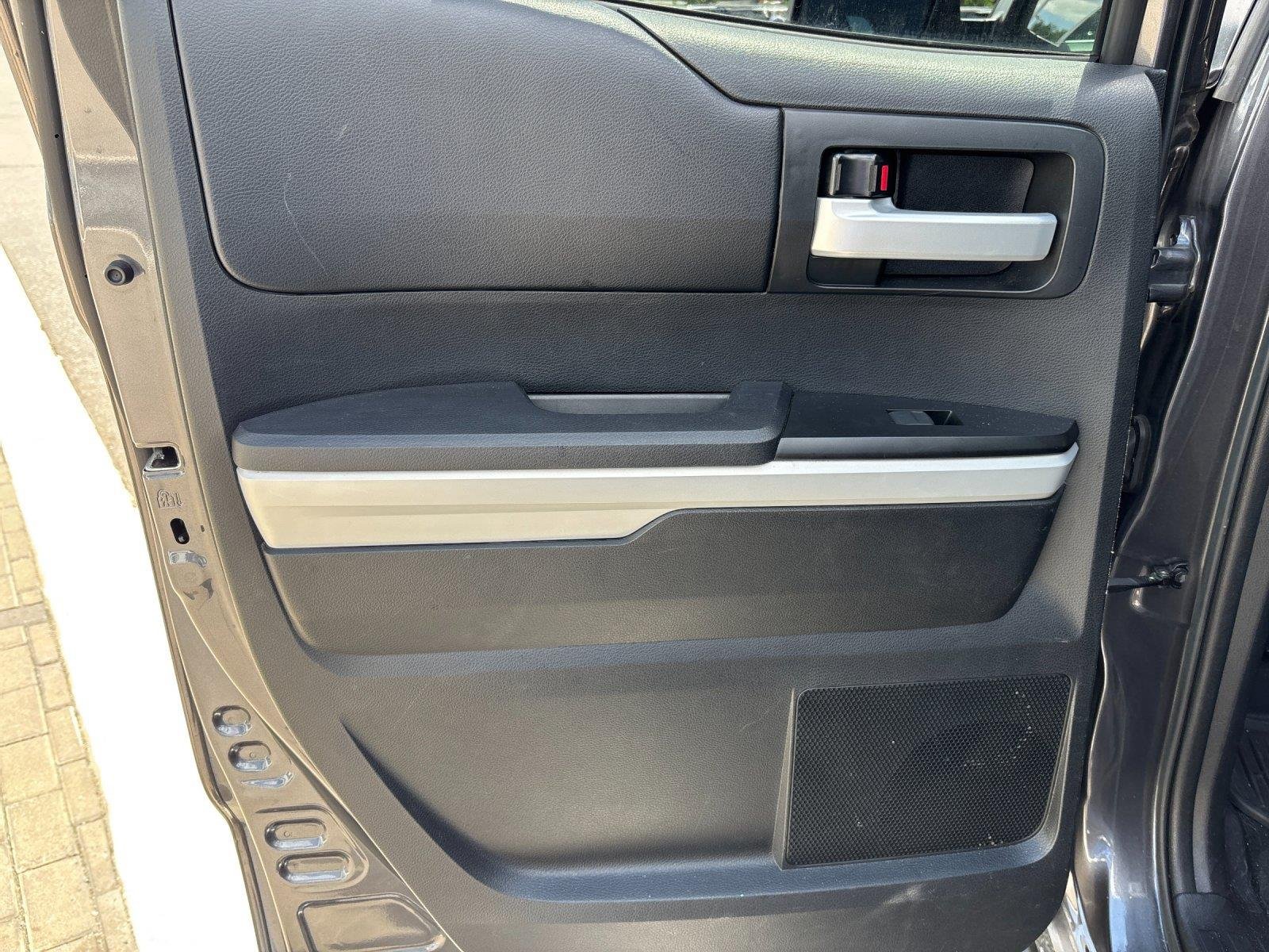 Used 2021 Magnetic Gray Metallic TOYOTA SR5 image 30