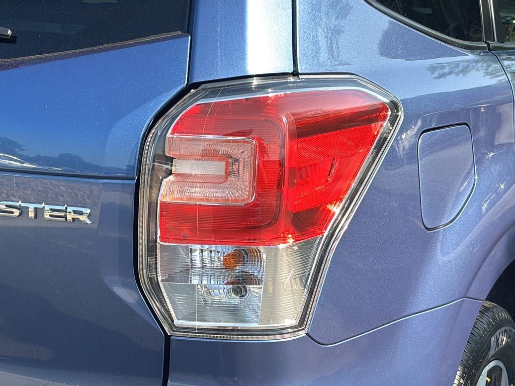 Used 2018 Quartz Blue Pearl Subaru 2.5i Premium image 13