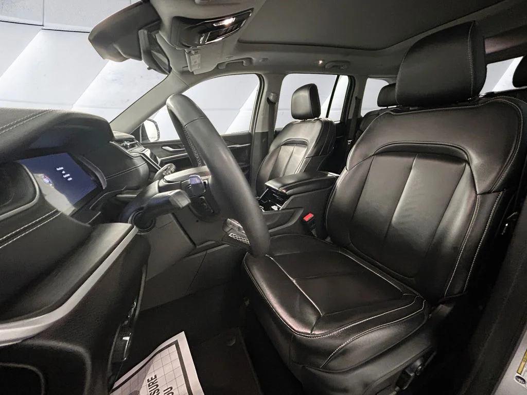 Used 2023 Silver Jeep Limited image 8