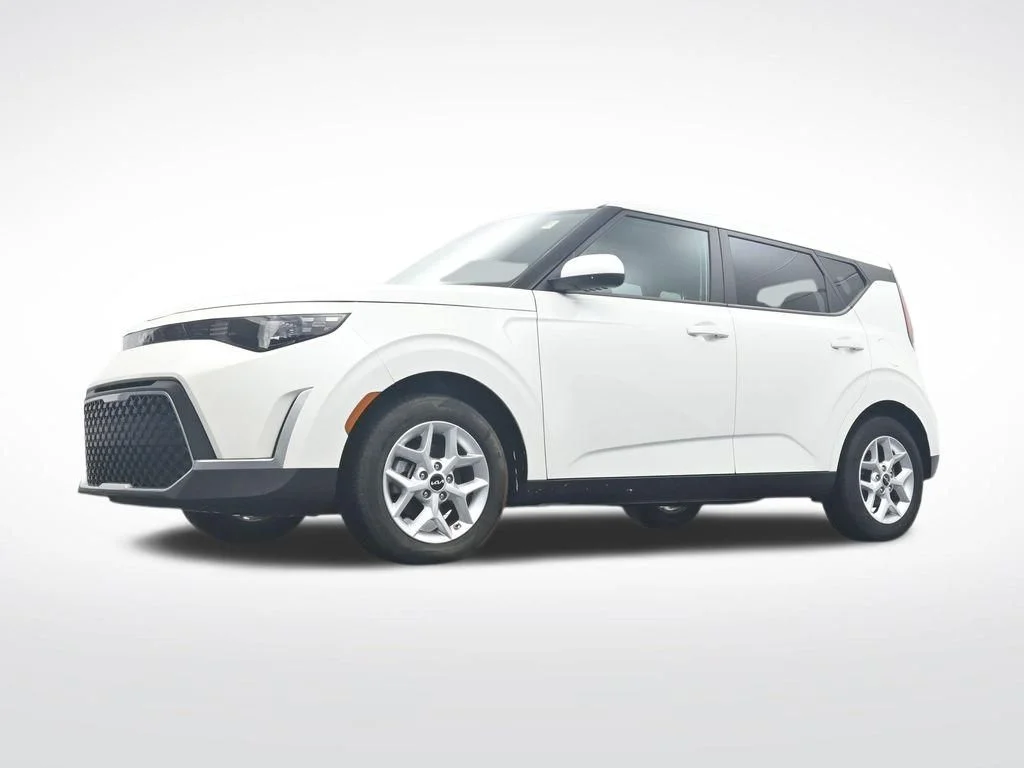 Used 2025 White Kia LX image 30