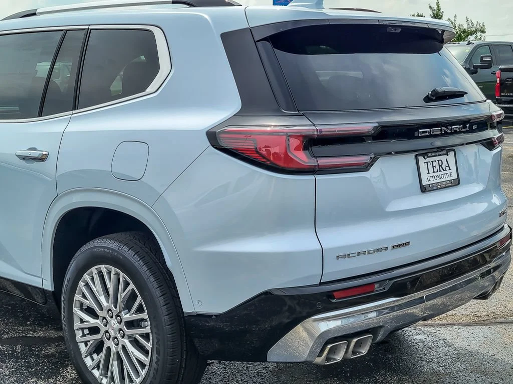 2026 GMC Acadia Denali - Photo 6