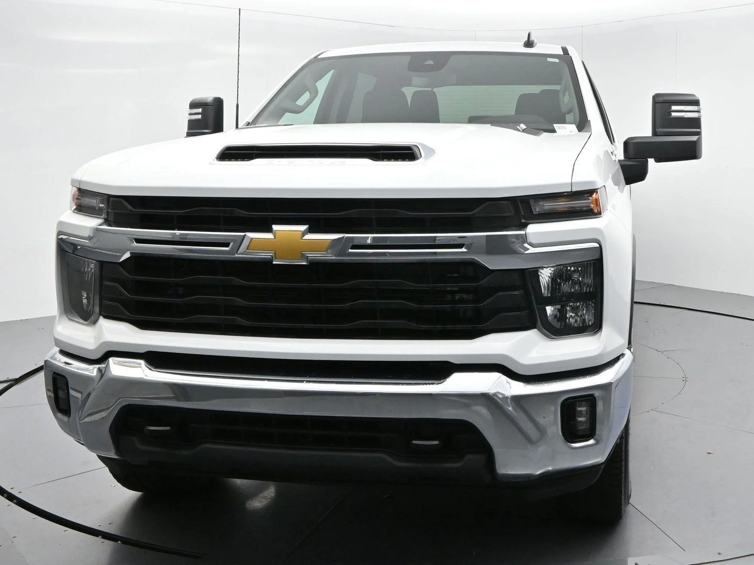 Used 2025 Summit White Chevrolet LT image 3