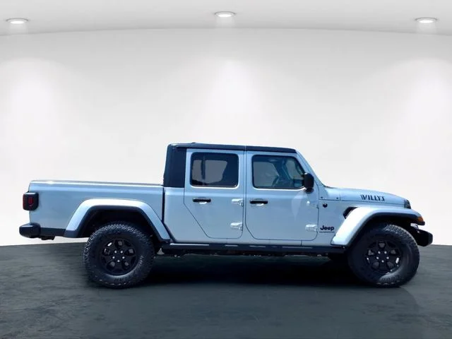 Used 2022 Silver Jeep Willys image 7