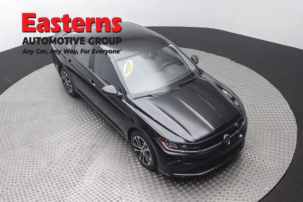 Used 2025 Black Volkswagen 1.5T Sport image 3