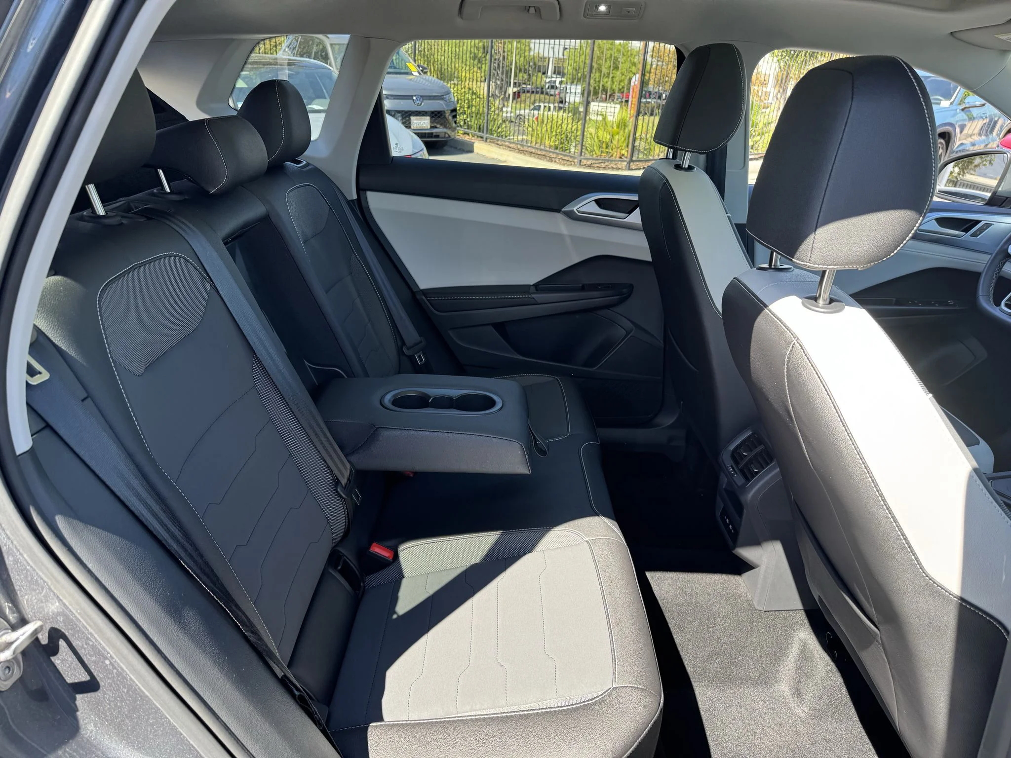 Used 2026 Platinum Gray Metallic Volkswagen SE image 32