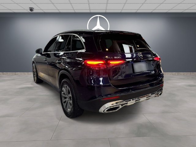 Used 2024 Blue Mercedes-Benz GLC 300 image 4