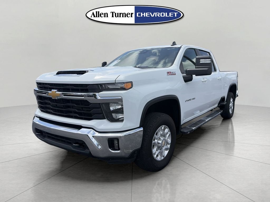 Used 2024 White Chevrolet LT image 4