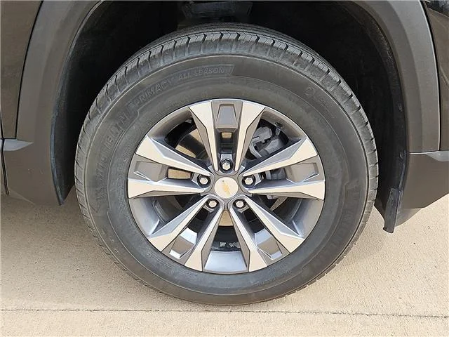 Used 2026 Black Chevrolet LT All-Wheel Drive image 5
