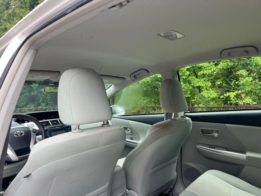 Used 2012 White Toyota Two image 27