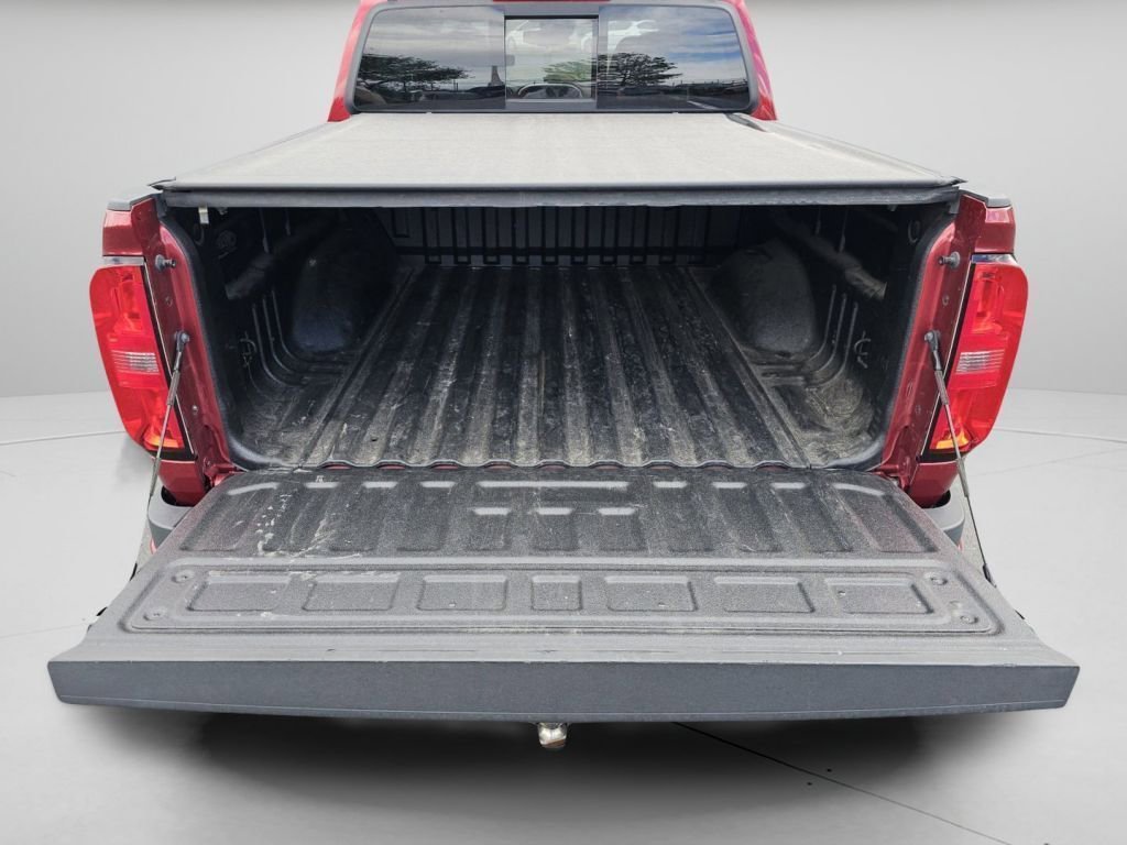 Used 2018 Cajun Red Tintcoat Chevrolet LT image 25