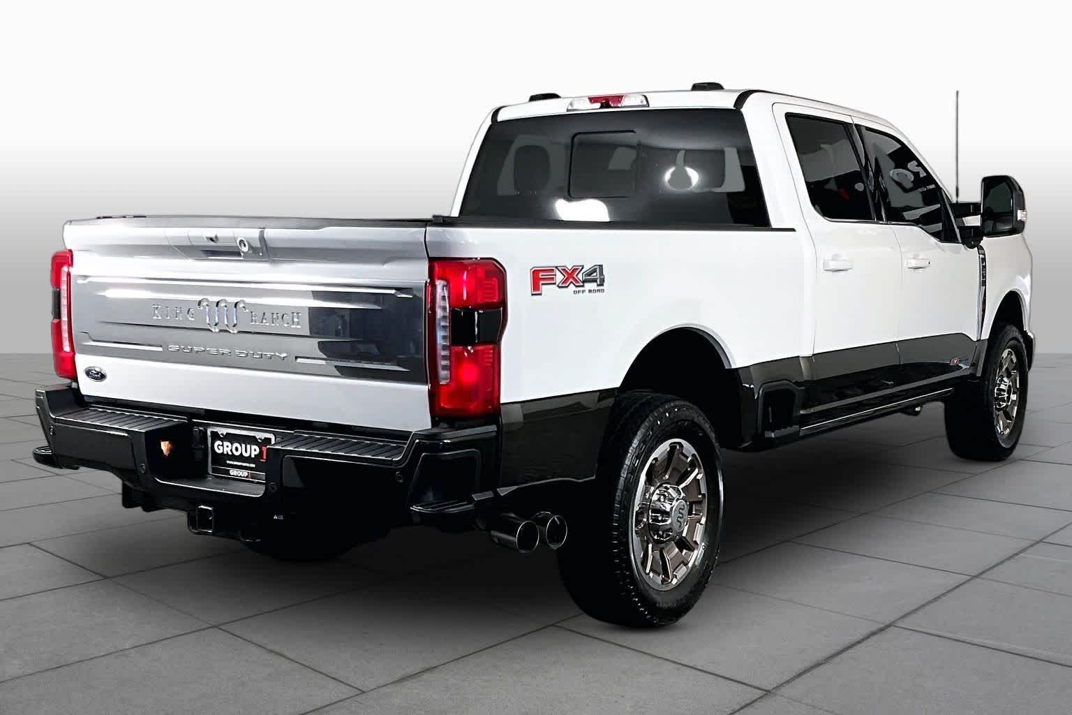 Used 2025 Star White Metallic Tri-Coat/Darkened Bronze Ford King Ranch image 12