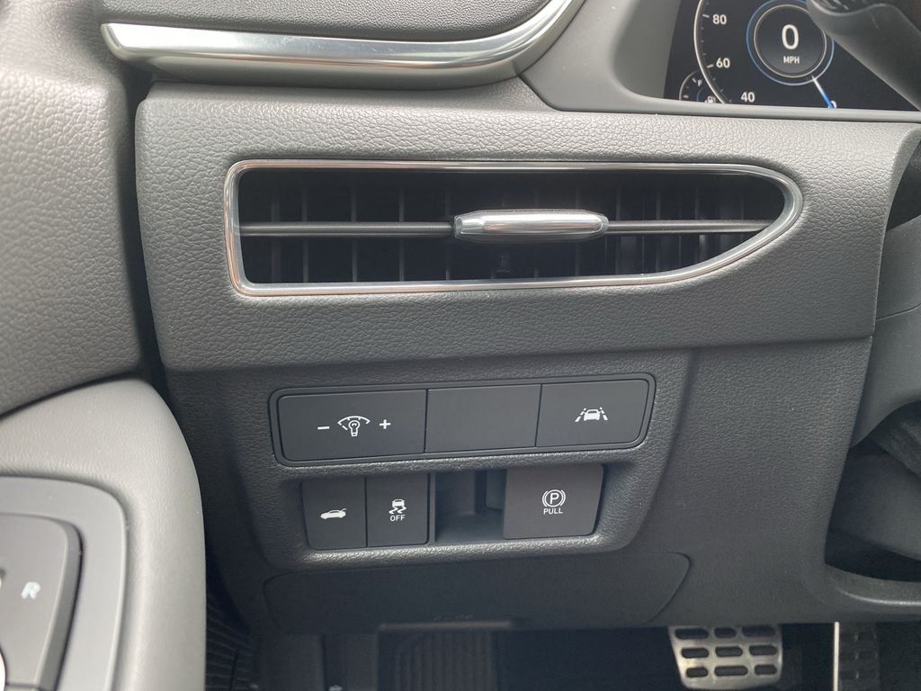 Used 2022 Quartz White Hyundai SEL Plus image 19