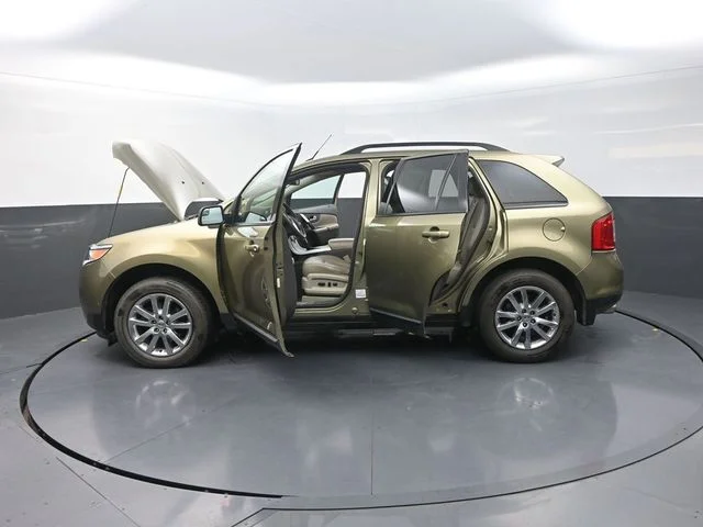 Used 2013  Ford SEL image 42