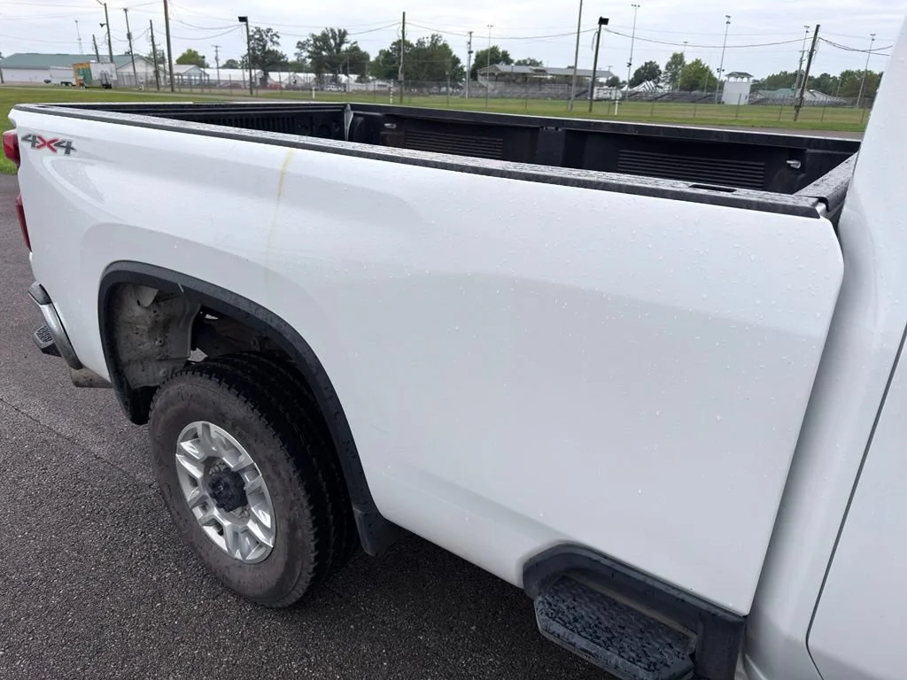 Used 2025 Summit White Chevrolet LT image 7
