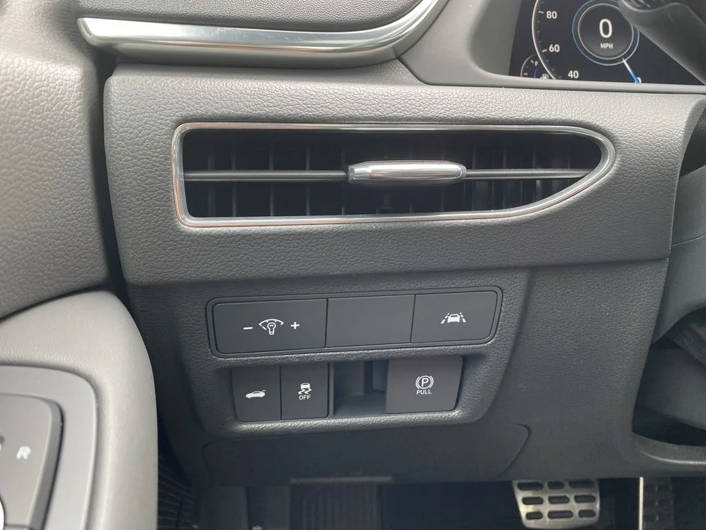 Used 2022 Quartz White Hyundai SEL Plus image 19