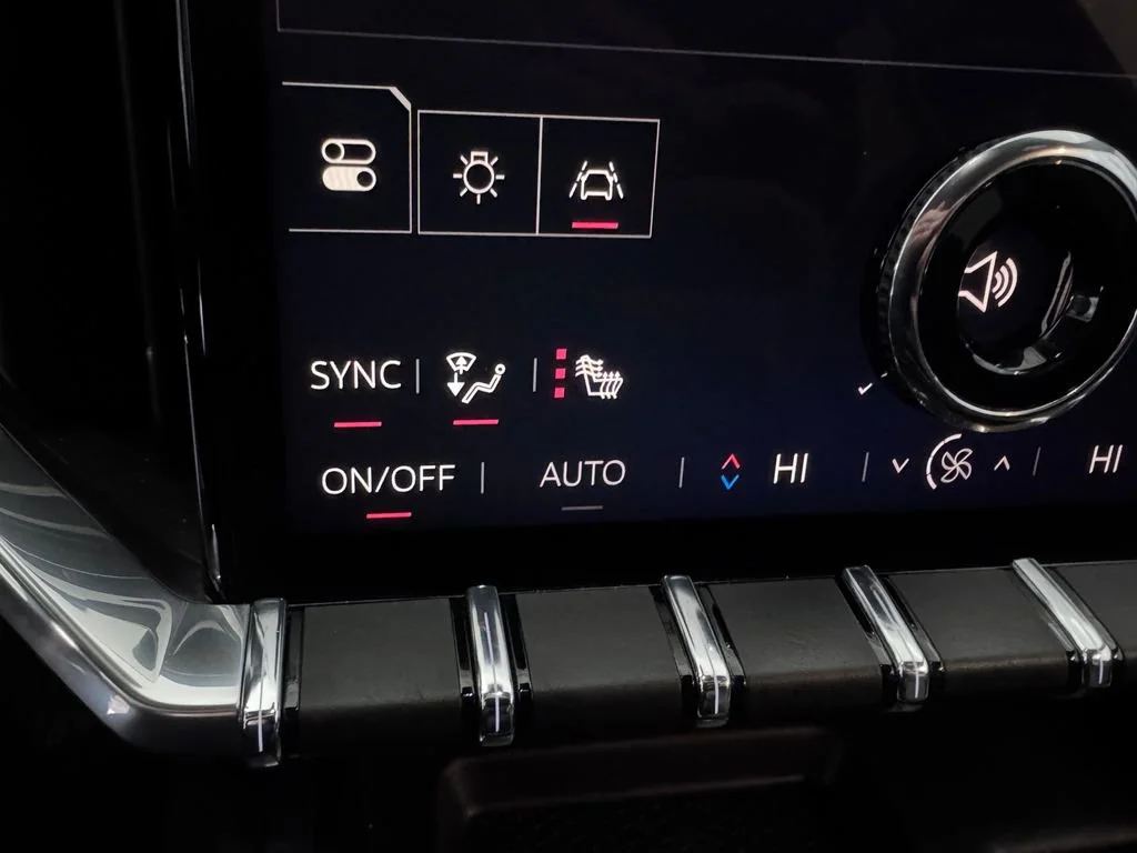 Used 2025 Sterling Metallic GMC Elevation image 23
