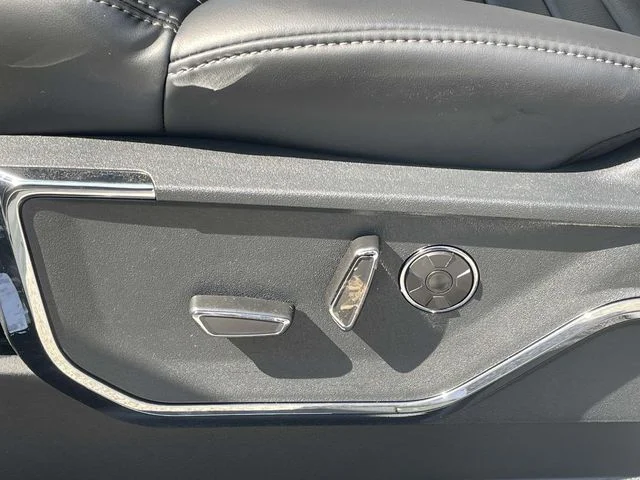 New 2026 Star White Metallic Tri-Coat Ford Platinum® image 19