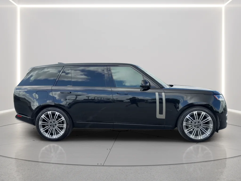 Used 2024 Black Land Rover SE image 4