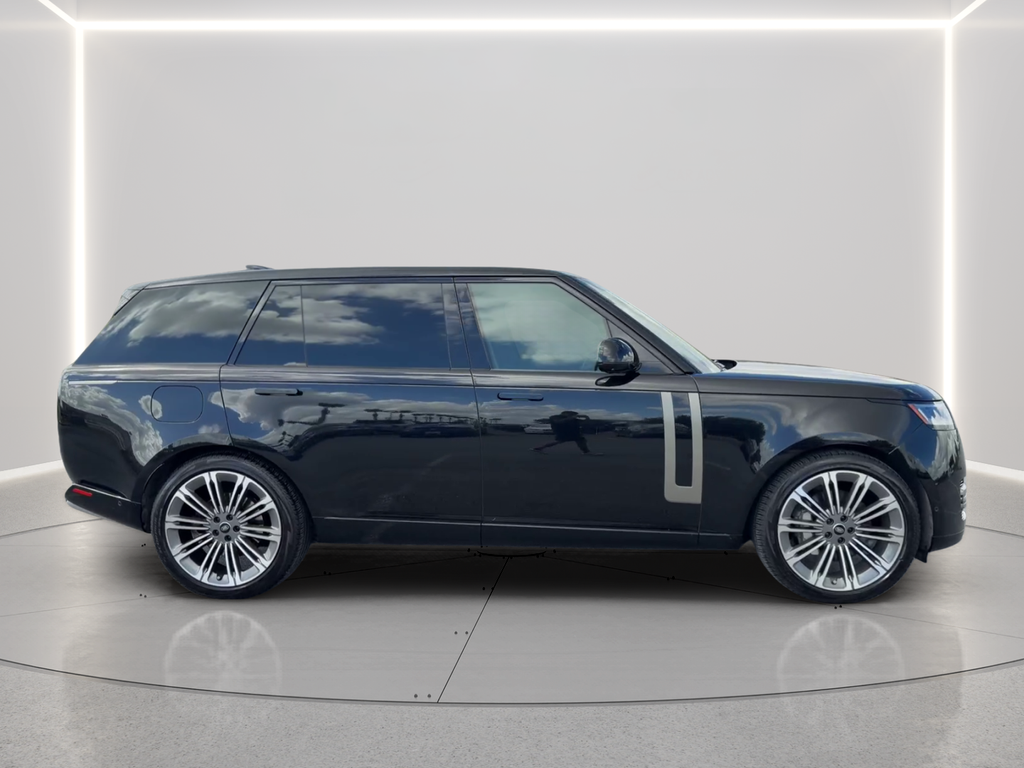 Used 2024 Black Land Rover SE image 4