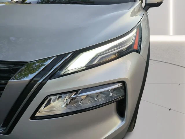 Used 2021 Silver Nissan Platinum image 7