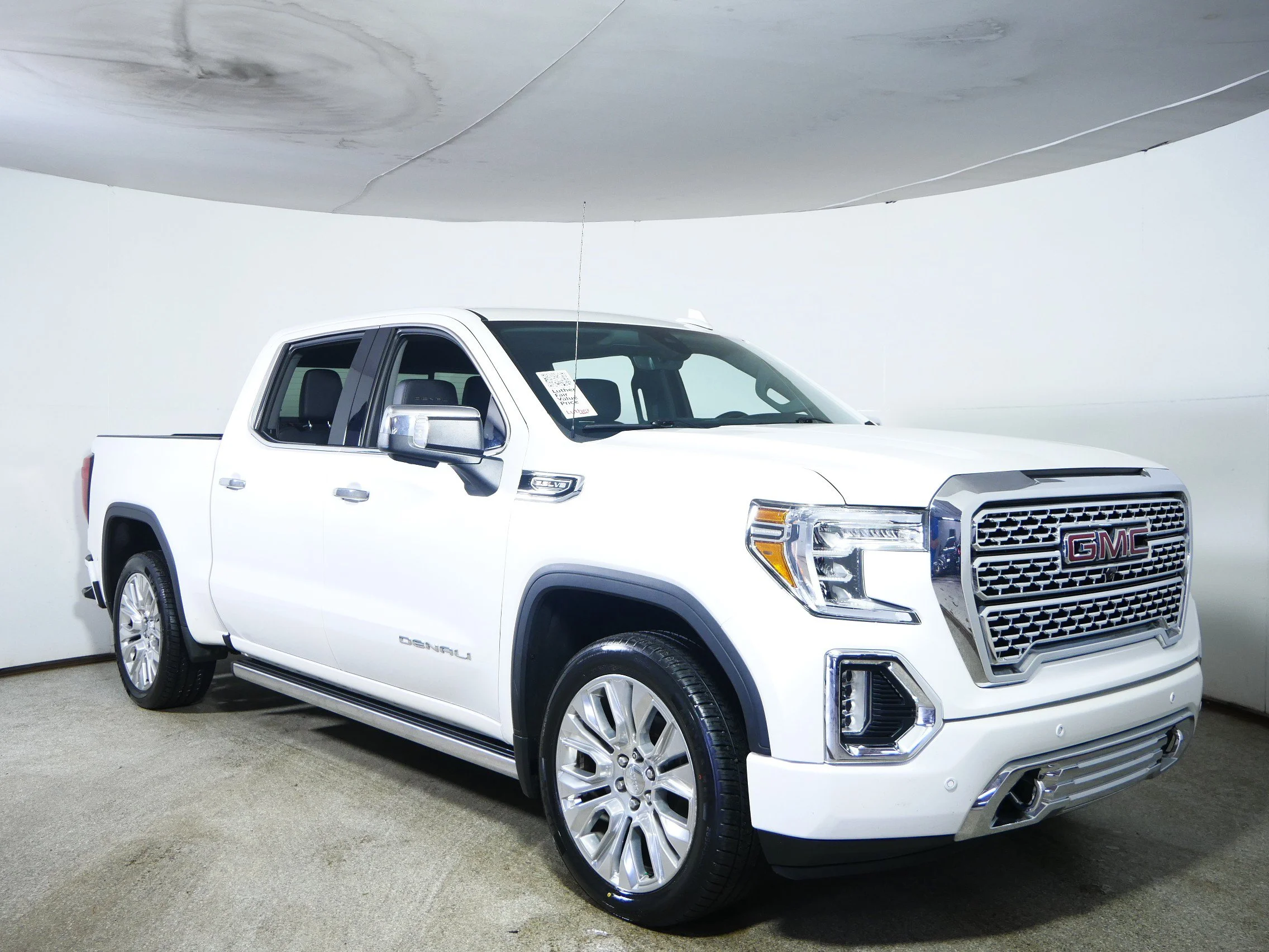 Used 2020 White Frost Tricoat GMC Denali image 1