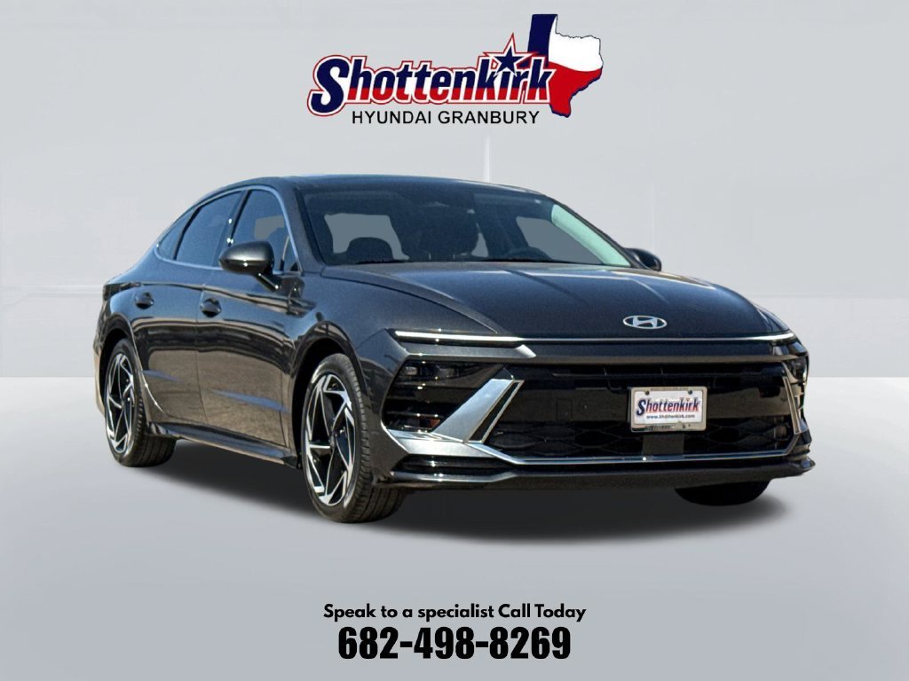 Used 2024 Gray Hyundai SEL image 3