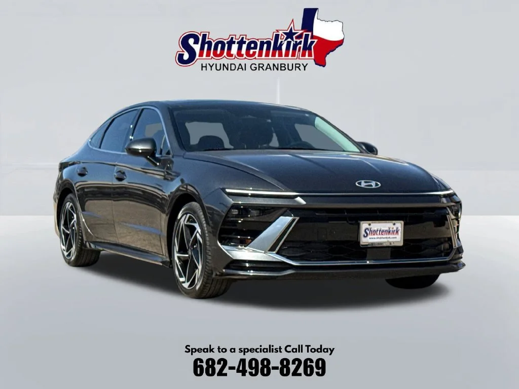 Used 2024 Gray Hyundai SEL image 3