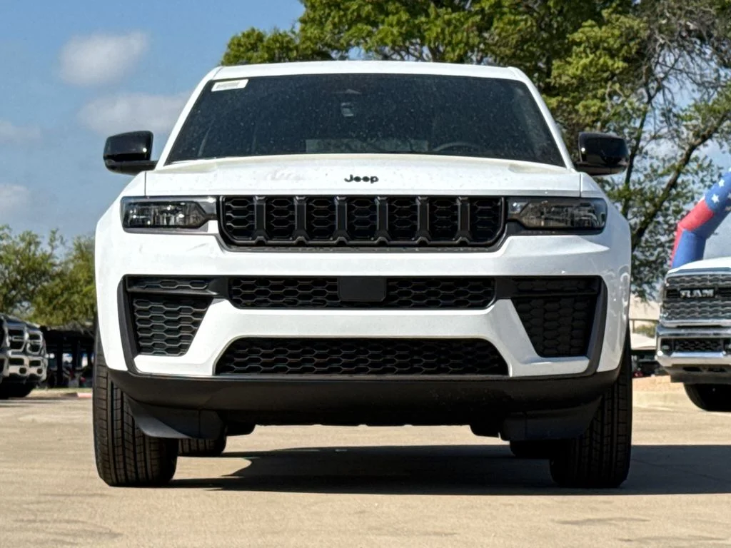 New 2026 Bright White Clear-Coat Exterior Paint Jeep Altitude image 2