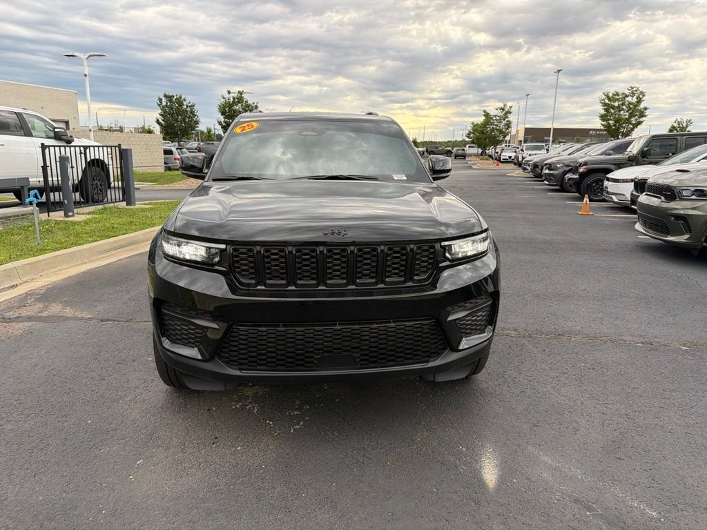 Used 2025 Jeep Grand Cherokee Altitude with VIN 1C4RJHAG3SC364557 for sale in Kansas City