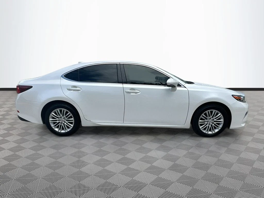 Used 2016 White Lexus 350 image 8