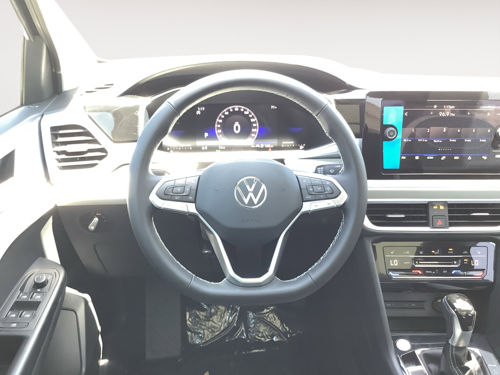 2026 Volkswagen Taos SE - Photo 16