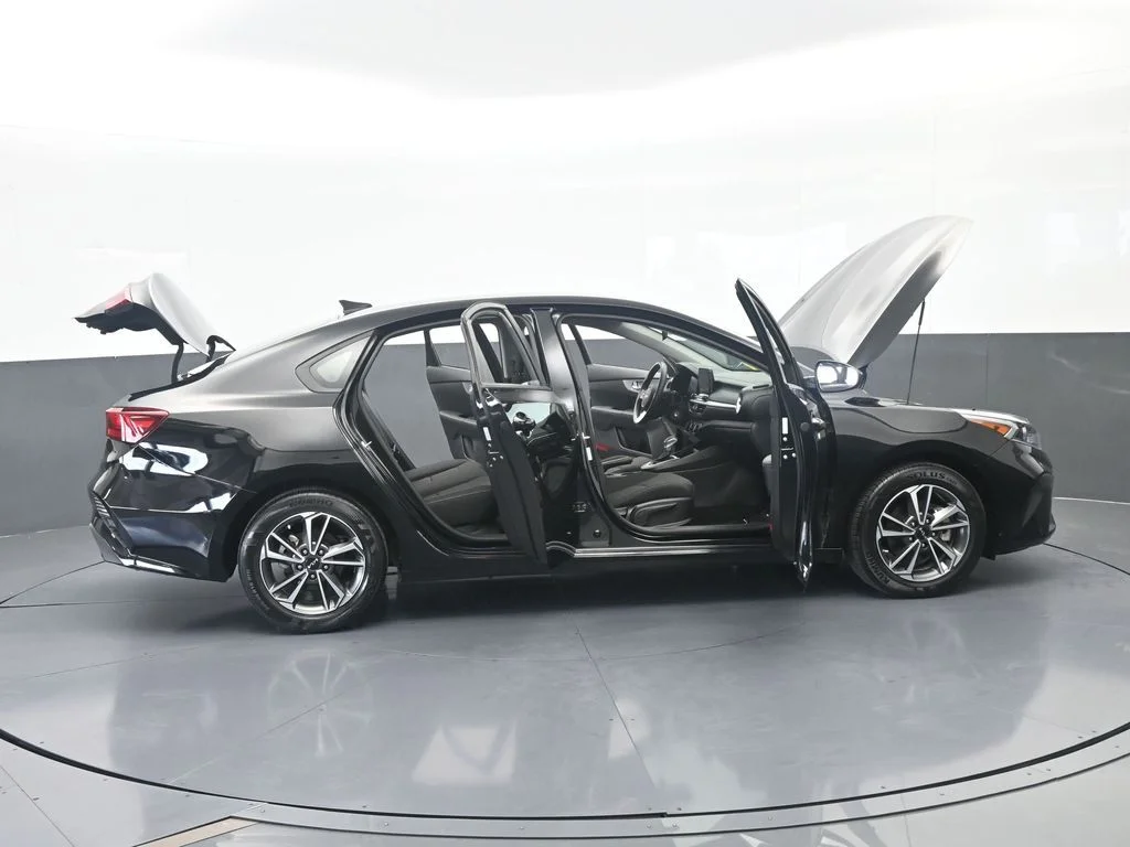 Used 2023 Aurora Black Pearl Kia LXS image 67