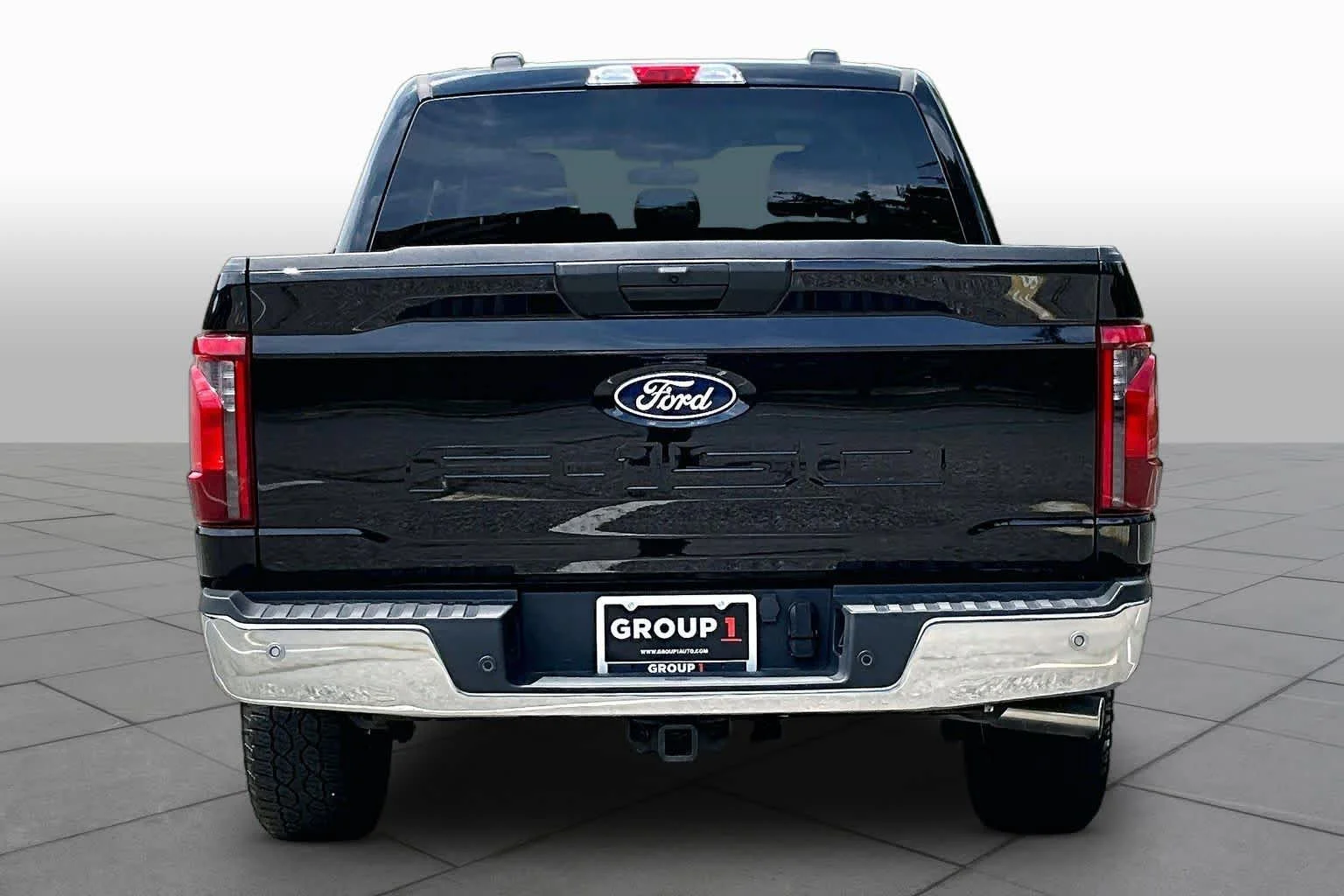Used 2025 Agate Black Metallic Ford XLT image 5