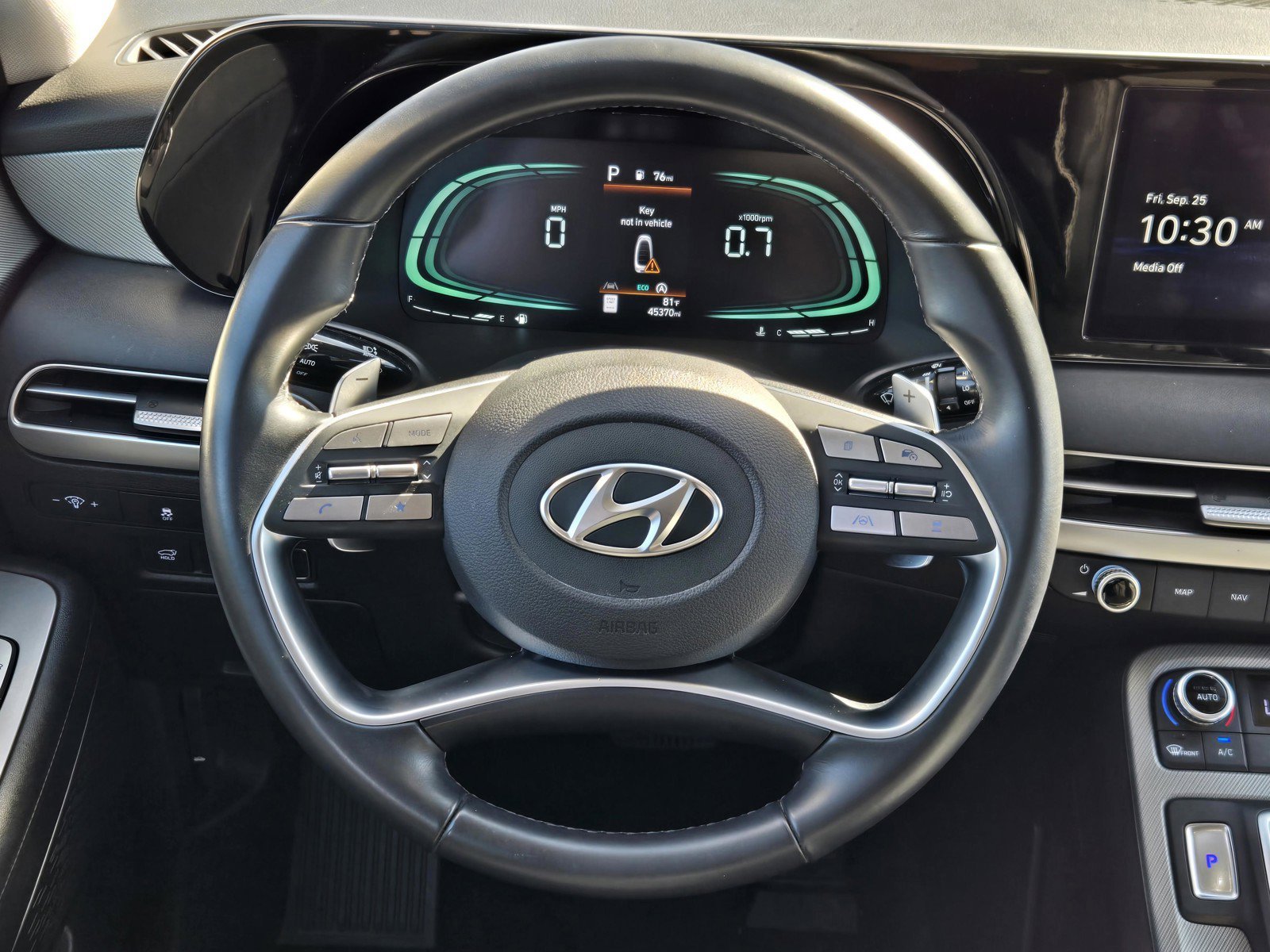 Used 2025 Moonlight Cloud Hyundai SEL image 14